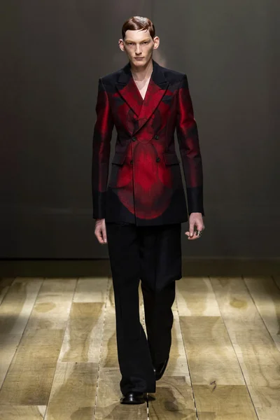 Look 27